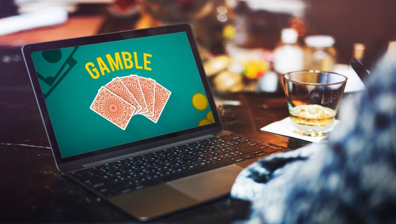 Online gambling via laptop