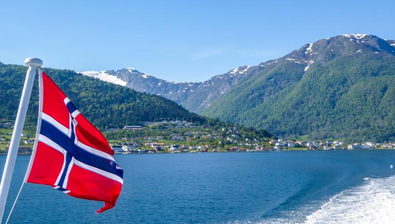 Norway Flag & Landscape