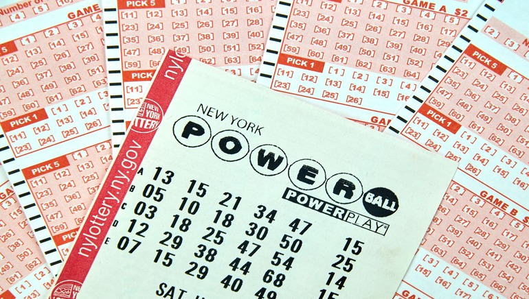 US Powerball Tops $2.04 Billion After Tech Glitch Disrupts Draw